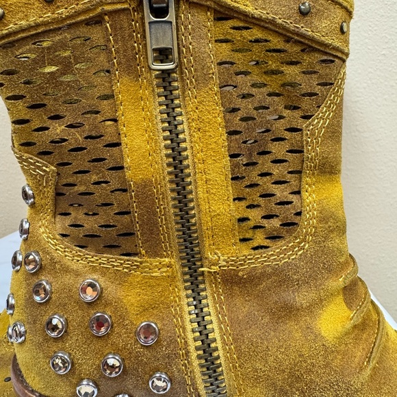 Donald J Pliner Soroh vintage suede boots - Picture 8 of 13